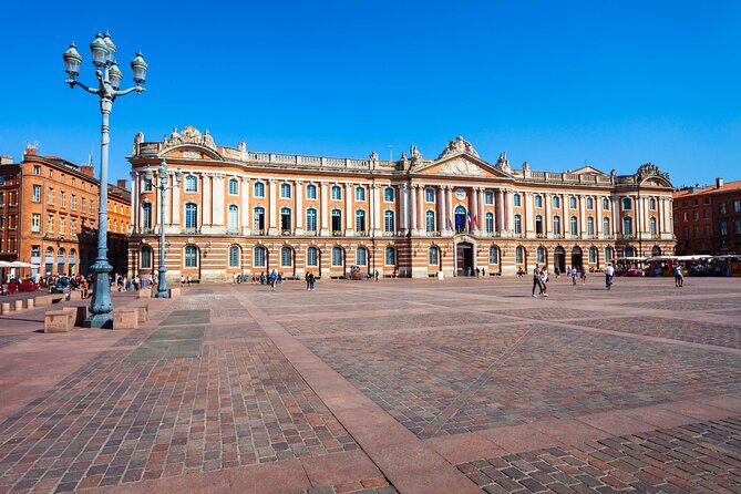 Toulouse "Ville Rose": Interactive Game & Walking Tour - Pont Neuf and the Garonne
