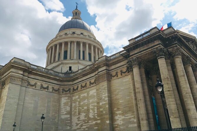 Treasure Hunt in Paris – From the Panthéon to the Louvre - Finishing with the chest near the Louvre