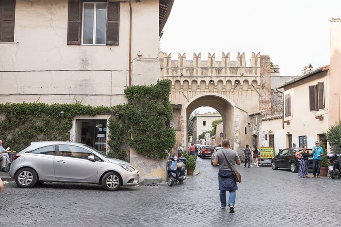 Treasure hunt in Rome, Ghetto and Trastevere - Wandering through Trastevere’s lanes