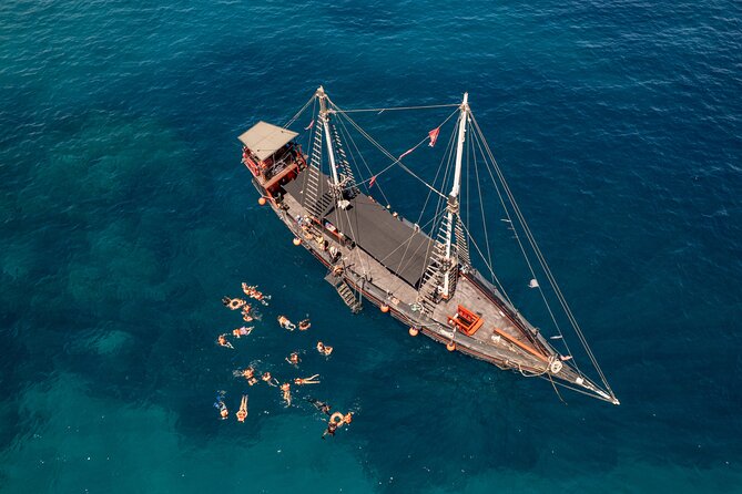 Treasure Hunt Snorkeling Lunch Cruise from Cabo San Lucas - Cabo’s Arch and the first views from the water