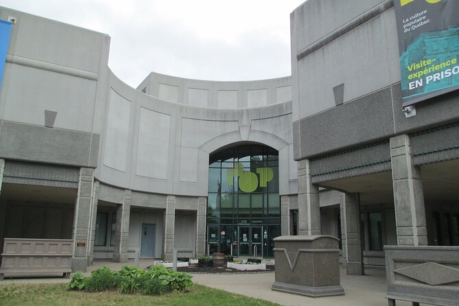 Trois-Rivières Self-Guided Walking Tour and Scavenger Hunt - A walking game from city hall to the cathedral