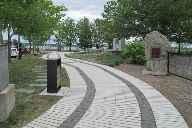 Trois-Rivières Self-Guided Walking Tour and Scavenger Hunt - Parc Portuaire and the odd races