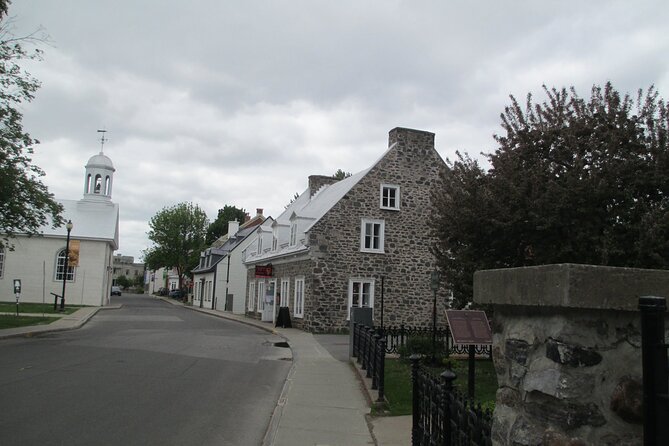 Trois-Rivières Self-Guided Walking Tour and Scavenger Hunt - Ursulines Garden and the old convent