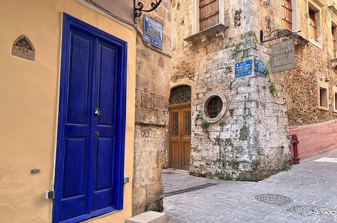 True Love in Chania: Self-Guided Romantic Puzzle Walk - Kondilaki and the old synagogue