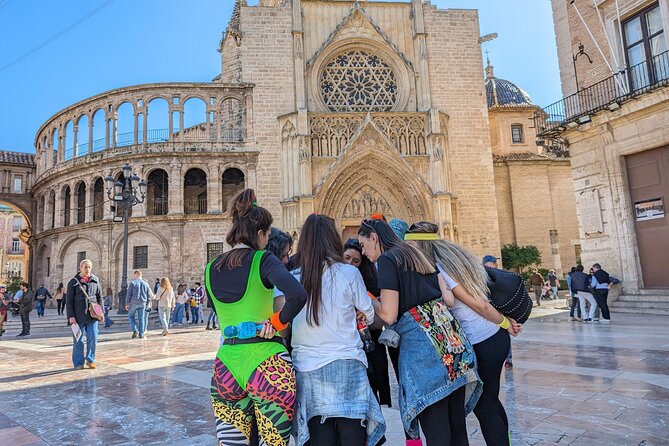Valencia City Tour: A Treasure Hunt Experience - What the guides add to the experience