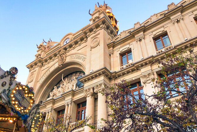 Valencia Monumental Scavenger Hunt - Edificio de Correos y Telegrafos brings the details closer