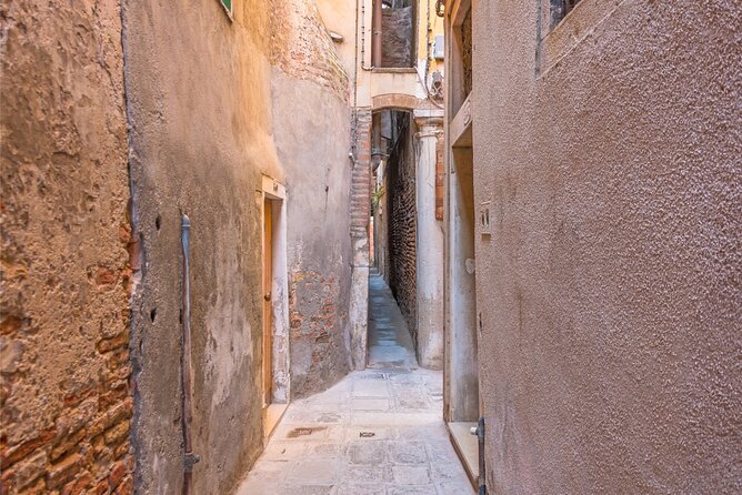 Venice Cannaregio Scavenger Hunt and Sights Self-Guided Tour - The Jewish Ghetto and a more thoughtful side of Venice