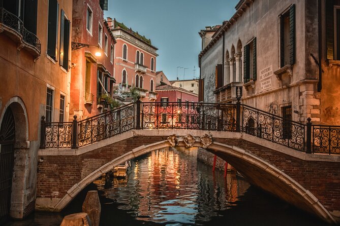 Venice Scavenger Hunt and Highlights Self Guided Audio Tour - Rialto Bridge and the central sights
