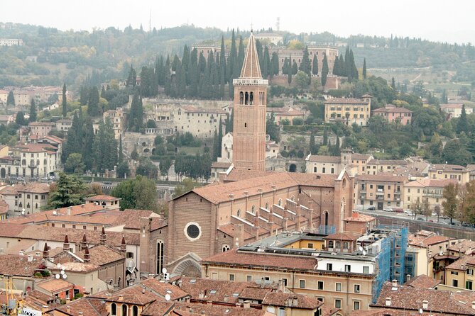 Verona Scavenger Hunt and Highlights Self Guided Tour - Romeo, Juliet, and the Opera in Love stop