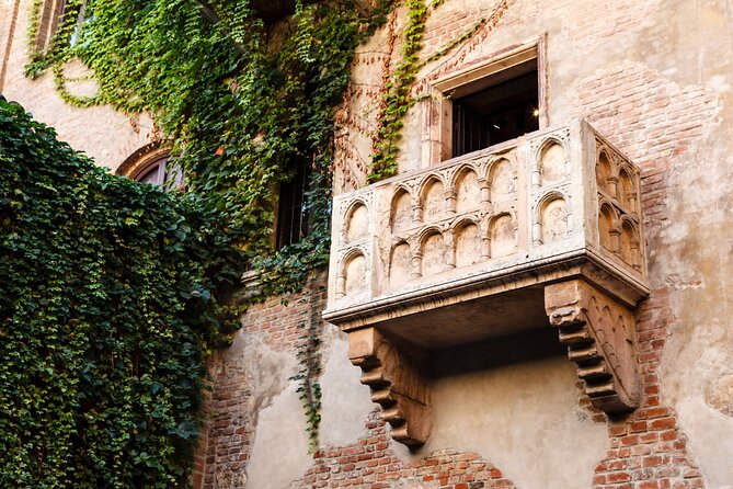 Verona Scavenger Hunt and Highlights Self Guided Tour - Ponte della Vittoria and the walk between landmarks
