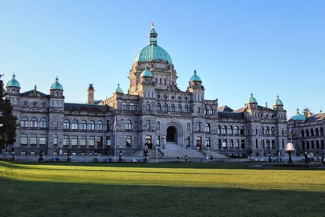 Victoria Scavenger Hunt and City Highlights Walking Tour - Questions, clues, and photo tasks