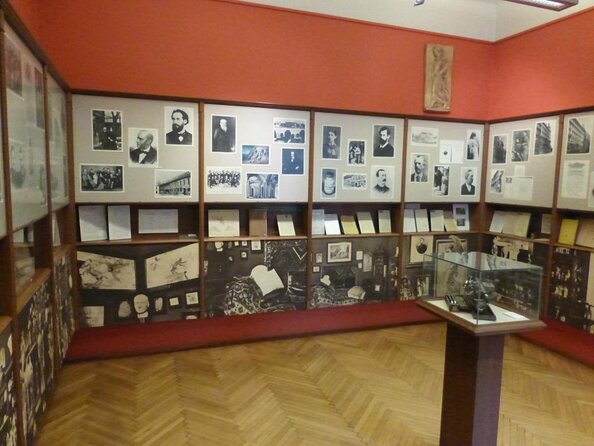 Vienna: Freud, Mozart & Beethoven Exploration Game - A Vienna walk with a puzzle in its pocket