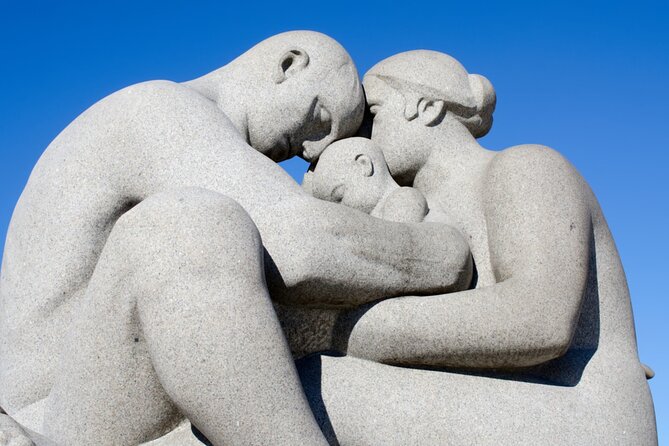 Vigeland Alien Threat in Oslo Exploration Game and Tour - The Vigeland Fountain
