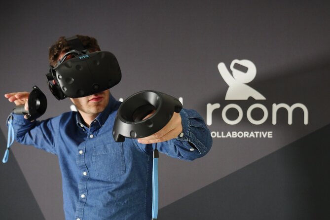 VR Escape Room Adventure for 2 or more Players - Walking, bending, and throwing inside the game