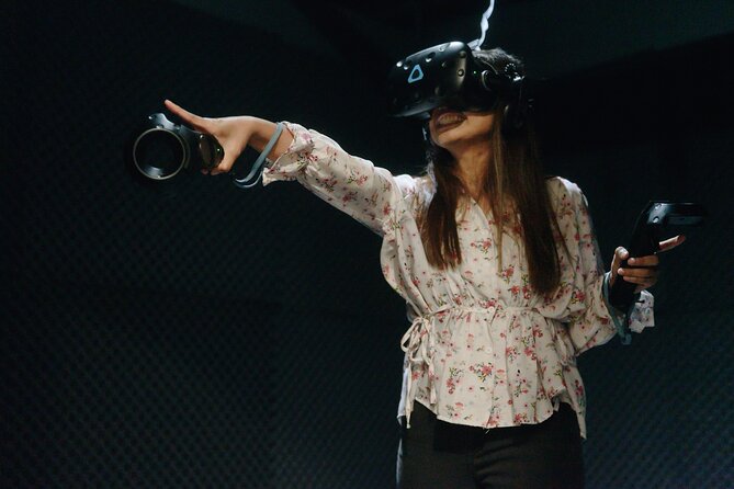 VR Escape Room Adventure for 2 or more Players - A short briefing before the virtual world