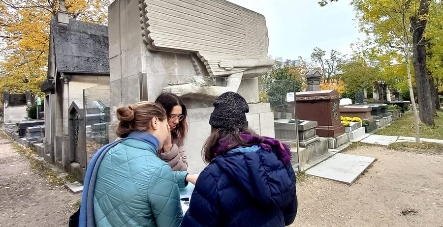 Who Killed Victor ? Escape Game at Père Lachaise Cemetery - Guides make the difference