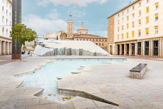 Zaragoza Scavenger Hunt and Sights Self-Guided Tour - Plaza del Justicia sets the tone