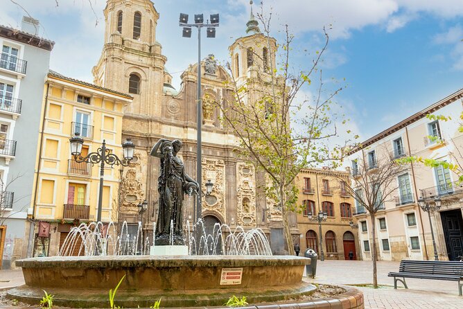 Zaragoza Scavenger Hunt and Sights Self-Guided Tour - Plaza del Pilar brings the big city views